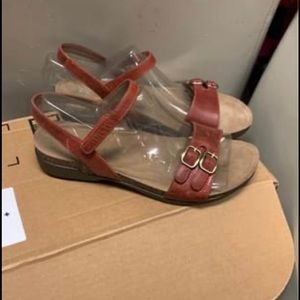 Brand new Dansko Women’s Sandal 7